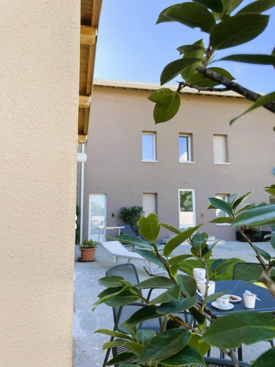 Cavecchie Desenzano Διαμέρισμα Ντεζεντσάνο ντελ Γκάρντα Εξωτερικό φωτογραφία